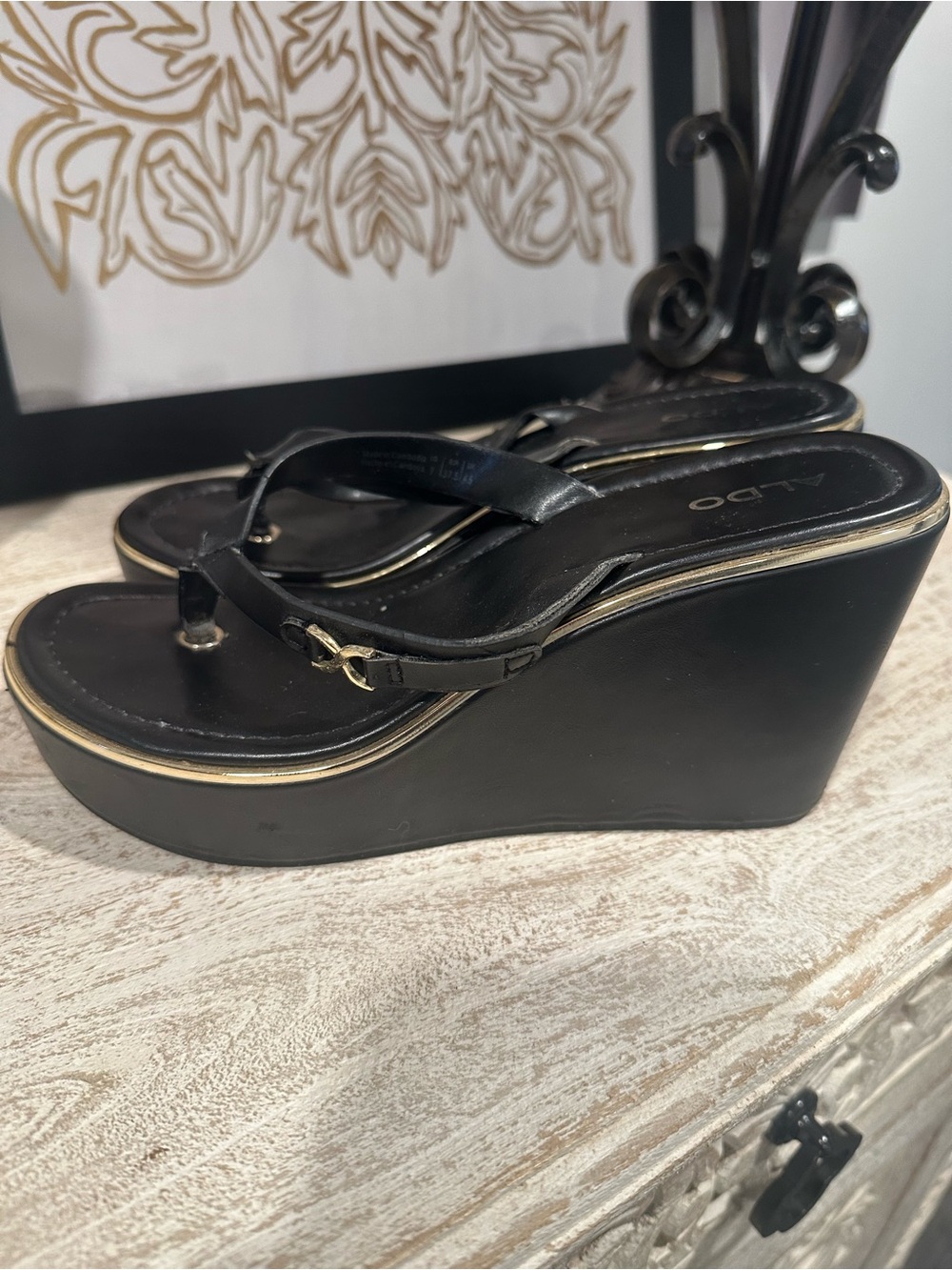 ALDO Black Wedge Thong Sandals Gold Trim Women’s Size 7.5
